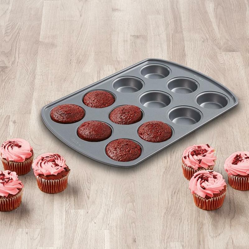 Baking & Cooking Supplies | Wilton 12-Cup Cupcake Pan With Lid Baking & Cooking Supplies Baking & Cooking Supplies